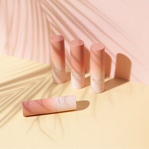 🌻IBYBeauty So Cal Lip Lock’d Satin Lipstick🌻